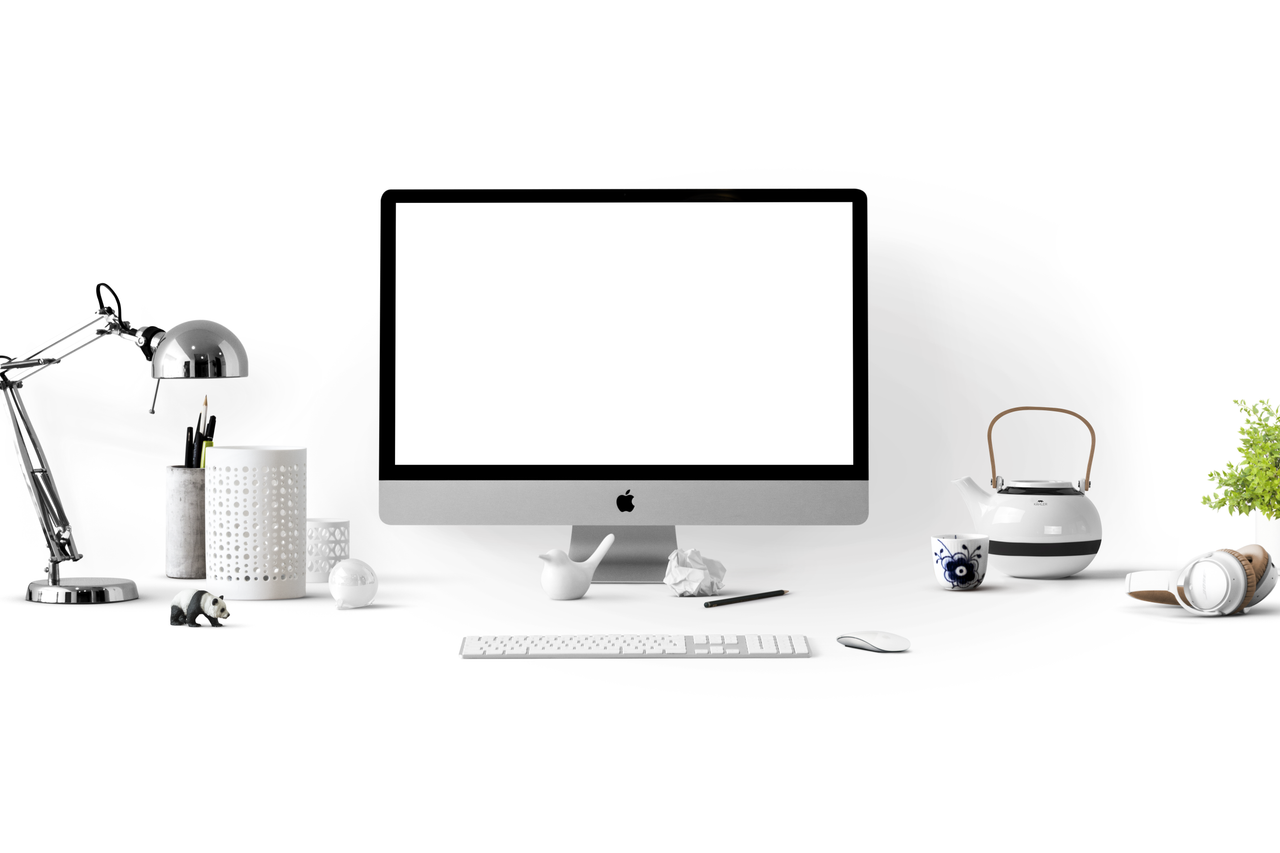 Bureau minimaliste avec un iMac, une lampe et de la papeterie, idéal pour des arrière-plans technologiques.
